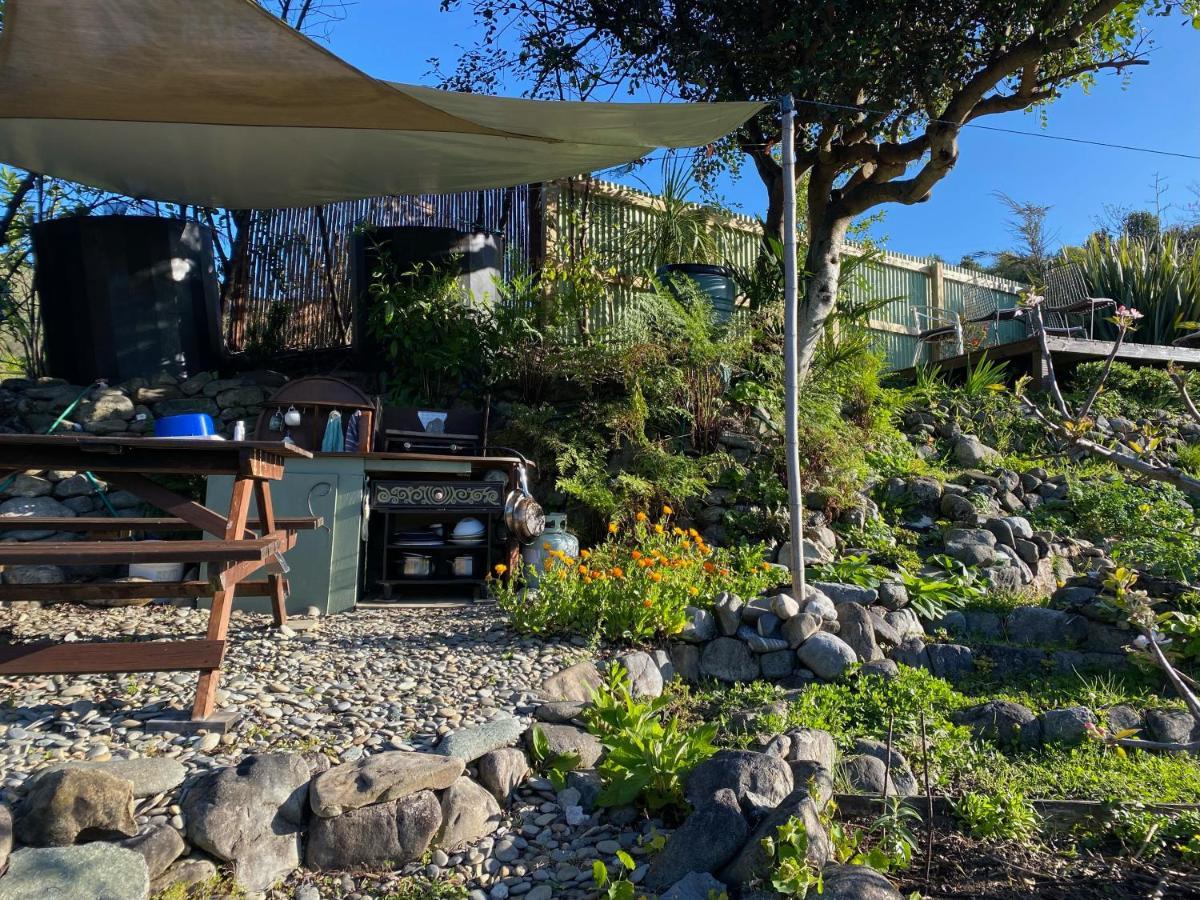 Omarama Oasis - Permaculture Glamping Hotell Pohara Exteriör bild